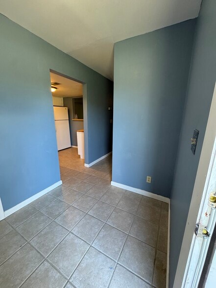 Building Photo - 42 Apple Ln