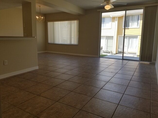 Building Photo - 411 Australian Way