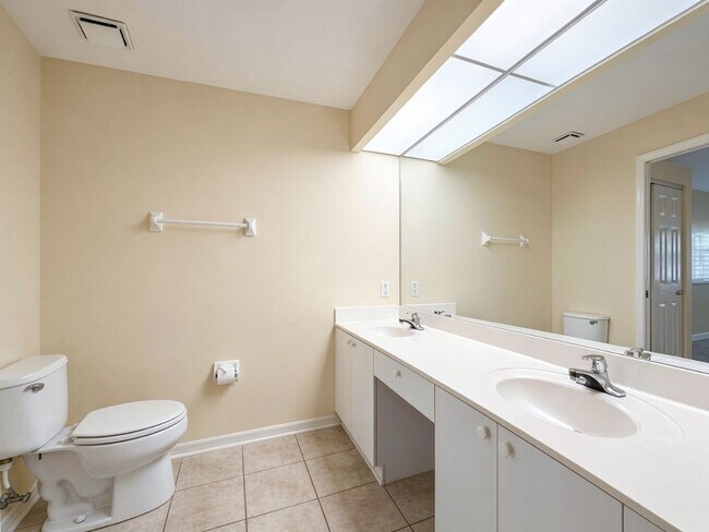 Building Photo - North Naples Condo for Rent- 2 Bedroom in Piper's Grove