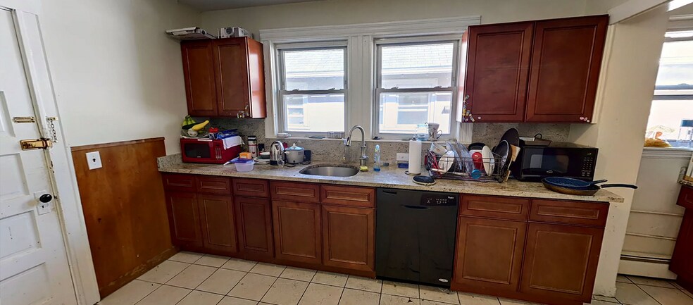 Building Photo - 785 Washington St