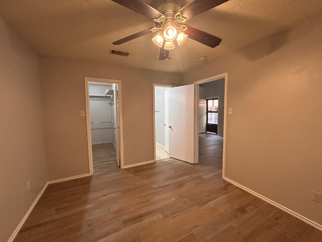 Building Photo - Spacious 2/2/1 Townhouse in Frenship ISD