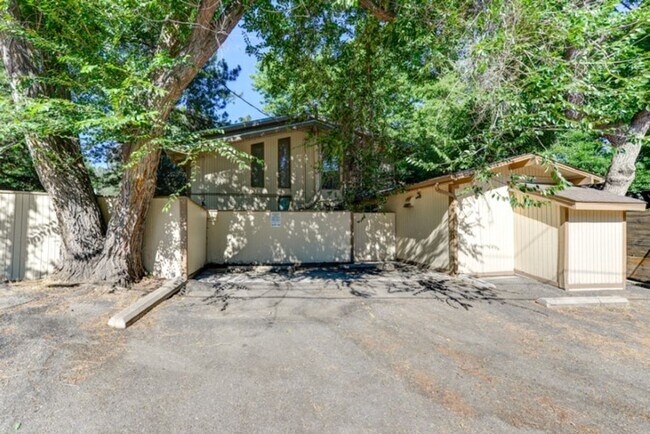 Building Photo - 1000 11th St