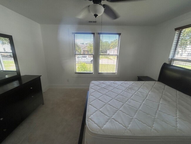 Building Photo - Charming 2-bedroom, 1-bathroom home in one of Columbia's most convenient locations!