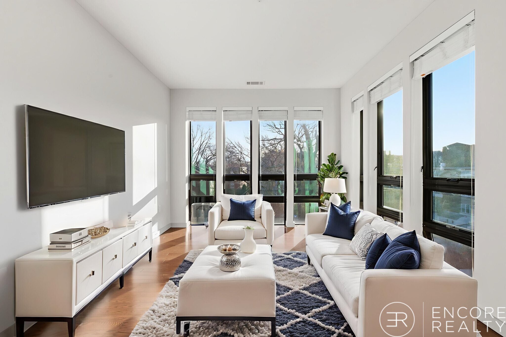 Building Photo - 45 Marion St