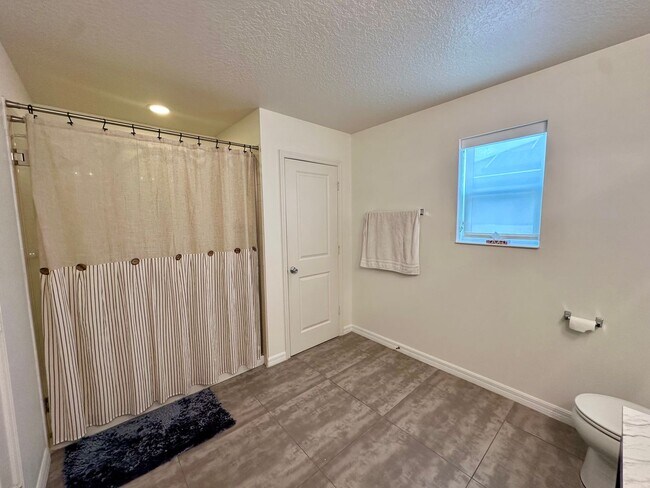 Building Photo - Discover the Charm of This Stunning 4-Bedr...
