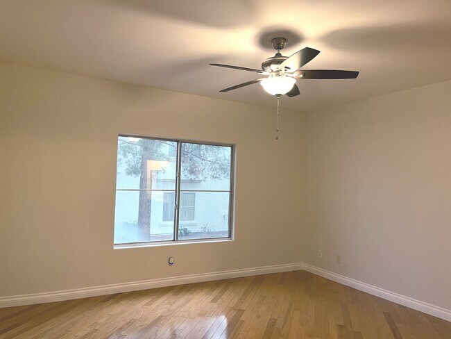 Building Photo - Remodeled, first floor 1428 sq ft, 2 bed+ ...