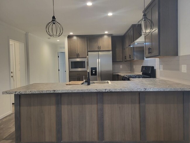 Building Photo - 1124 Lake Terrace Rd