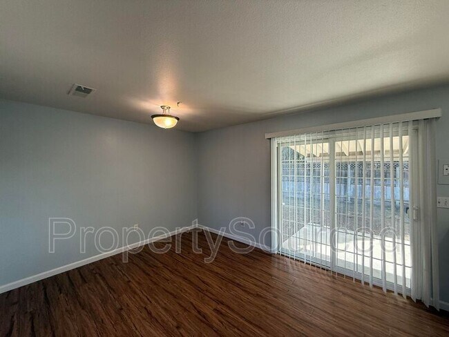 Building Photo - 1708 Applegate Dr