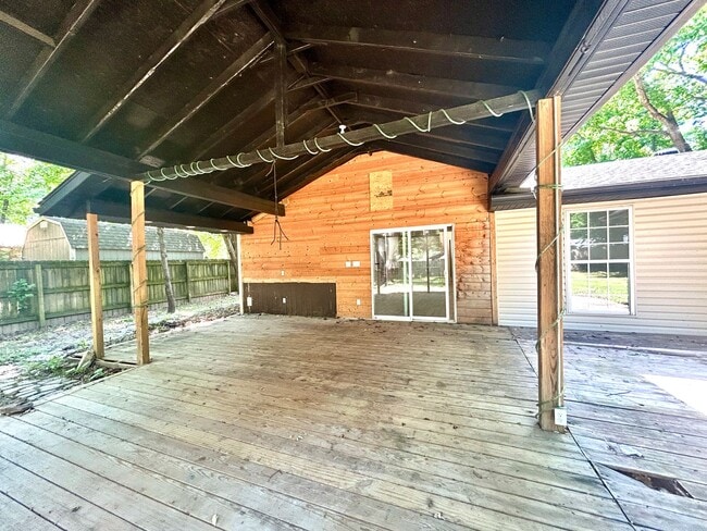 Building Photo - Updated 3 Bed / 2 Bath home with Single Car Garage in Farmington