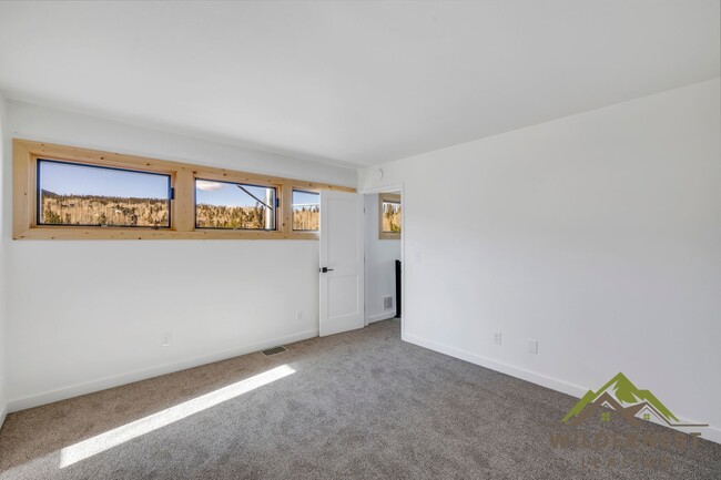 Building Photo - Fully Updated 3 Bedroom/ 3 Bath Peaceful Condo