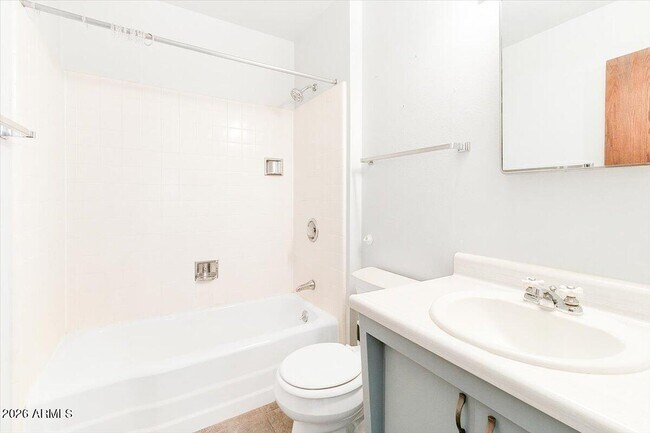 Building Photo - 1118 E Laguna Dr