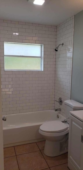 Building Photo - 802 N Lake Dr