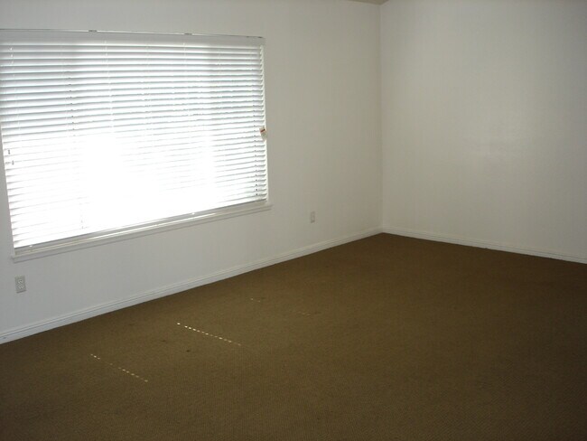 Building Photo - 1838 Coolcrest Way