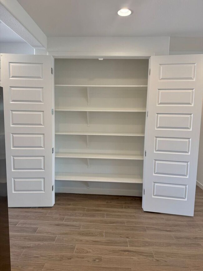 Building Photo - MOVE IN SPECIALS!! New 5-Bedroom Home in P...