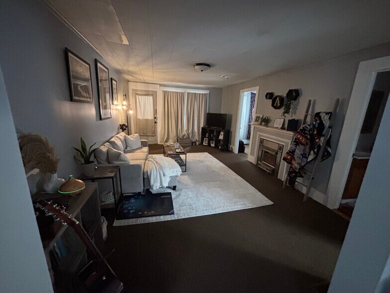 Building Photo - 6 Forest Pl