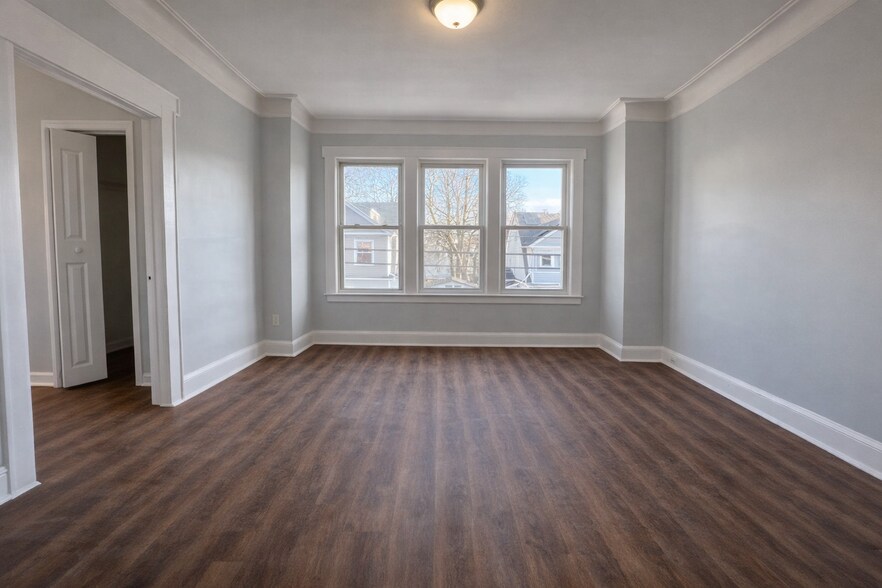 Building Photo - 55 Schley St