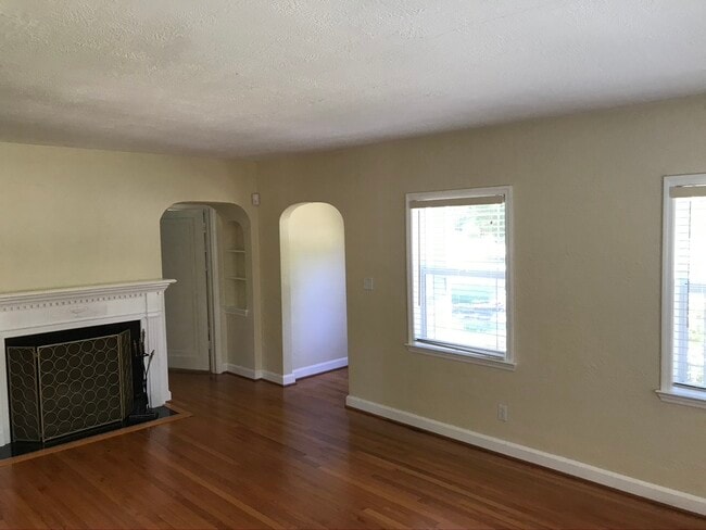 Building Photo - 1520 Delaney Ave