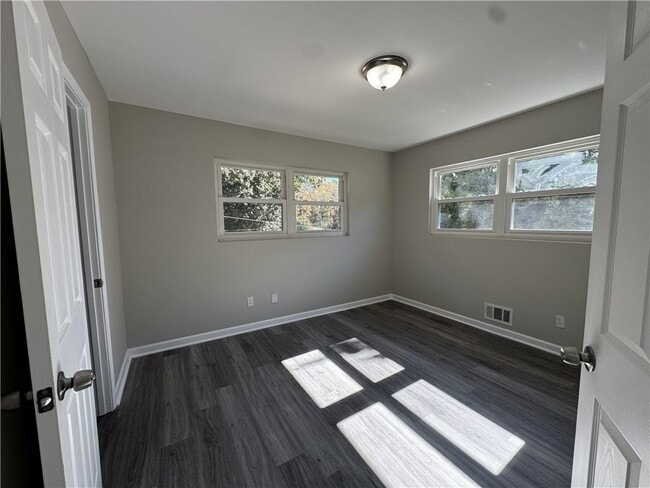 Building Photo - 3489 Creighton Rd SW