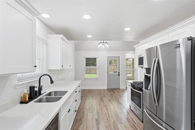 Building Photo - 5234 Findlay Dr