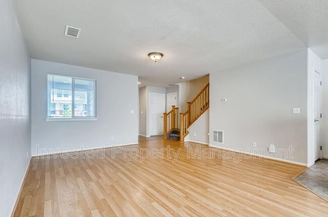 Building Photo - 5793 Ceylon St
