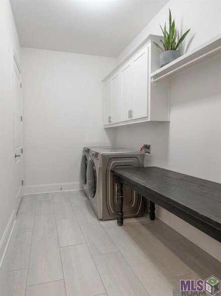 Building Photo - 5139 Cheneau Ln
