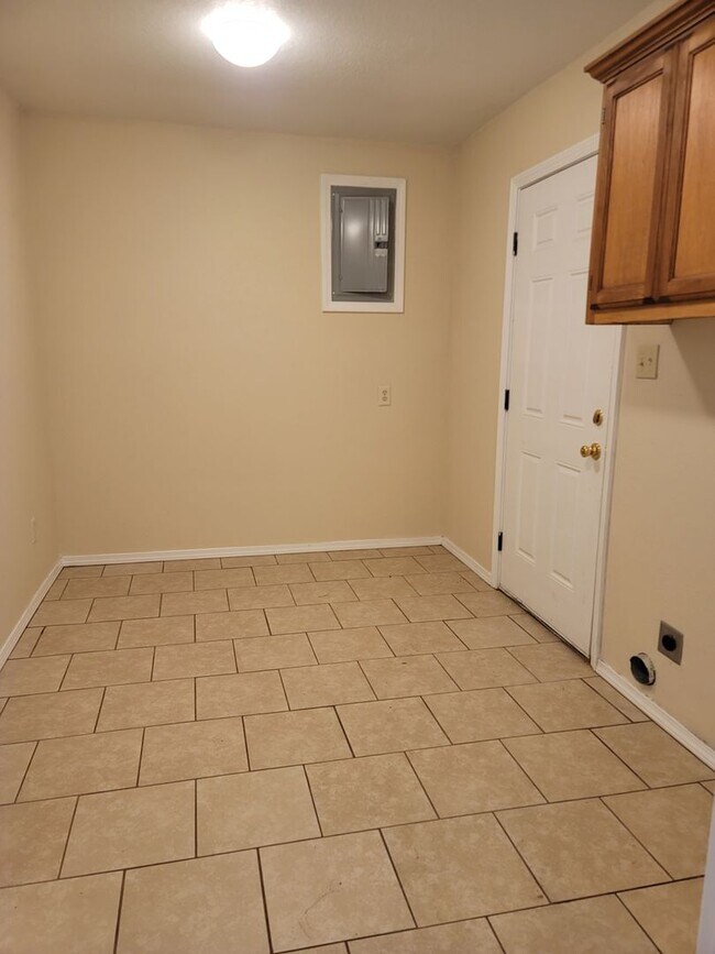 Building Photo - Cozy 3 bed 1.5 bath home for rent in Van B...