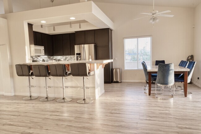 Building Photo - 16087 Bubbling Wells Rd