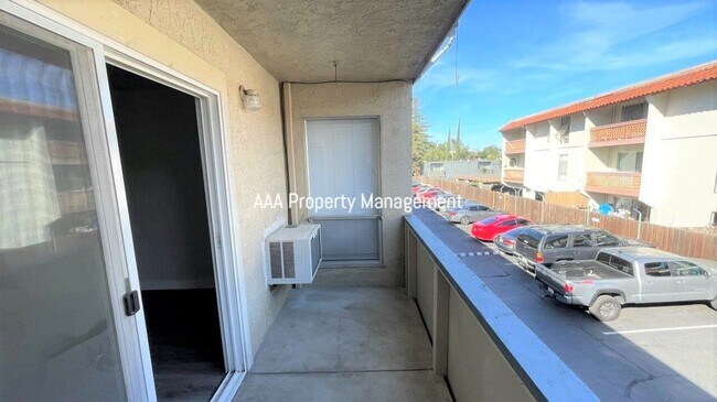 Building Photo - Concord Beautiful remodeled 1 bedroom 1 bath condo! Central location