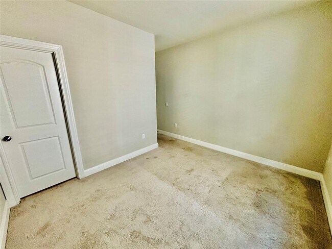 Building Photo - 14001 Salice Dr