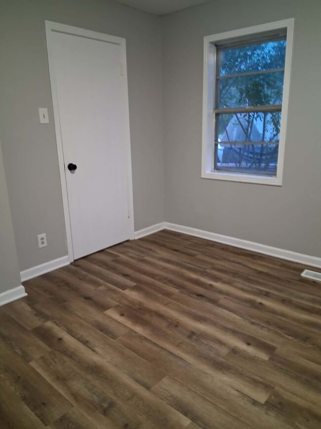 Building Photo - 1103 Berrywood Ave