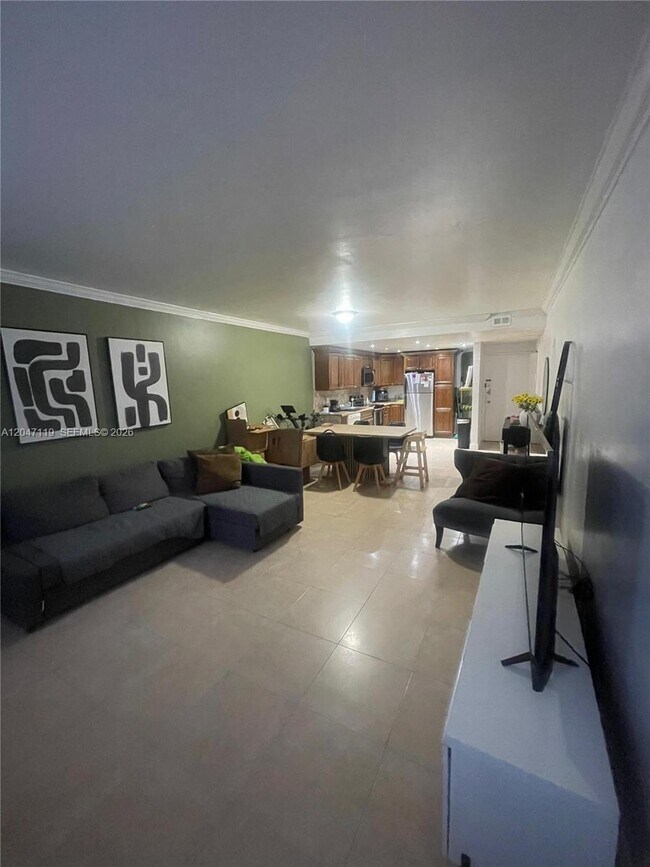 Building Photo - 1351 NE Miami Gardens Dr