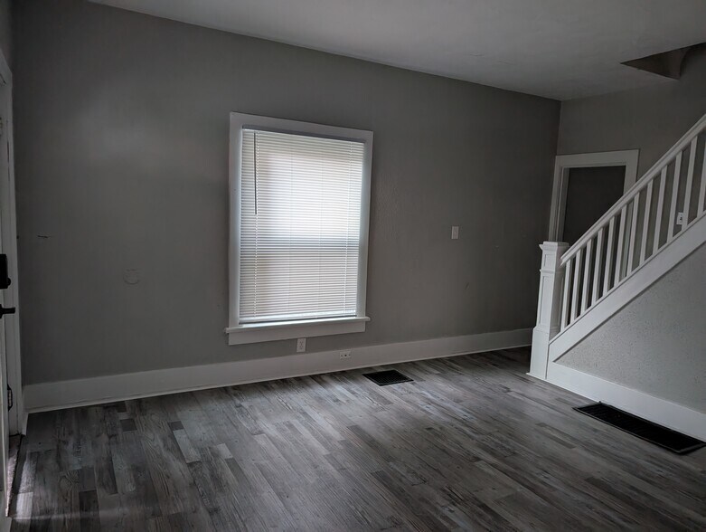 Building Photo - 635 Pritz Ave
