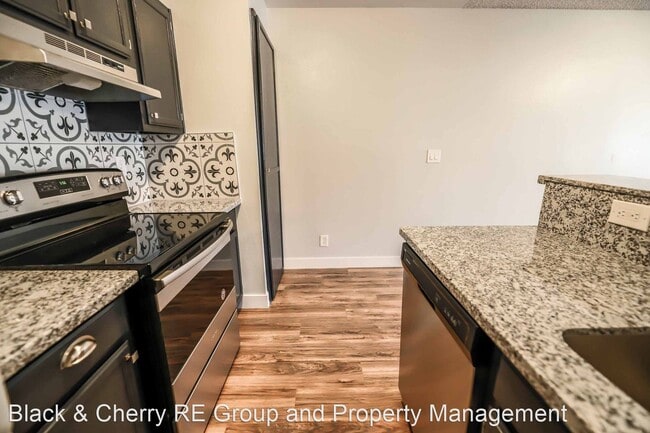 Building Photo - 1 br, 1 bath House - 1361 E University Ave...