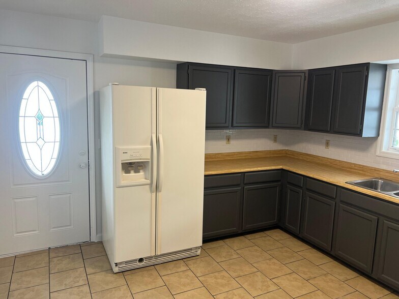 Building Photo - 111 Paint Rock Ferry Rd