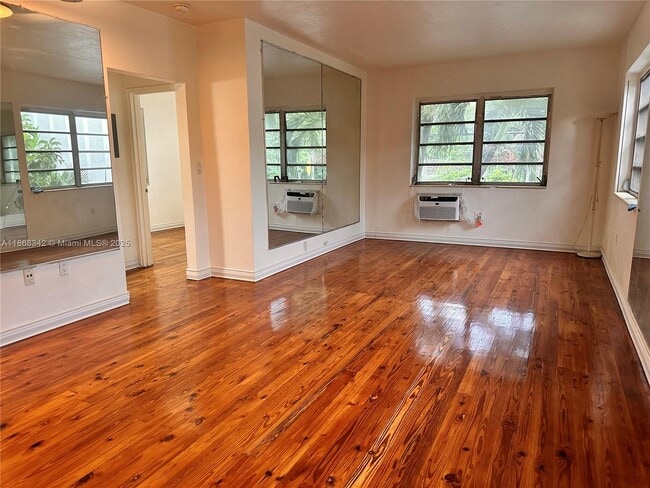 Building Photo - 4740 Pine Tree Dr