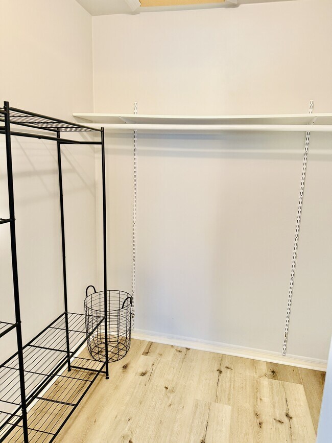 Building Photo - 2750 Kings Lake Blvd