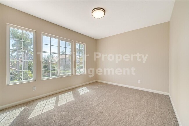 Building Photo - ***Beautiful 3 bed / 2.5 bath / 1,975 sqft House in the Vista/Shadowridge Neighborhood - Availabl...