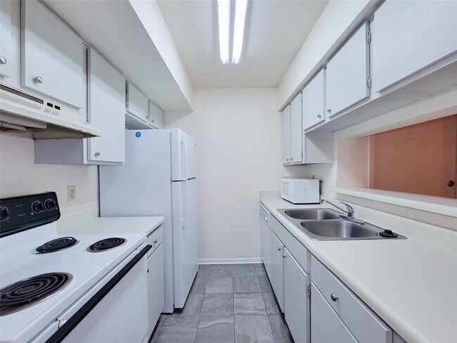 Building Photo - 8435 Hearth Dr