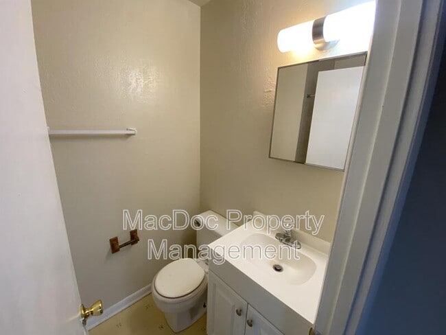 Building Photo - 1000 James Madison Cir