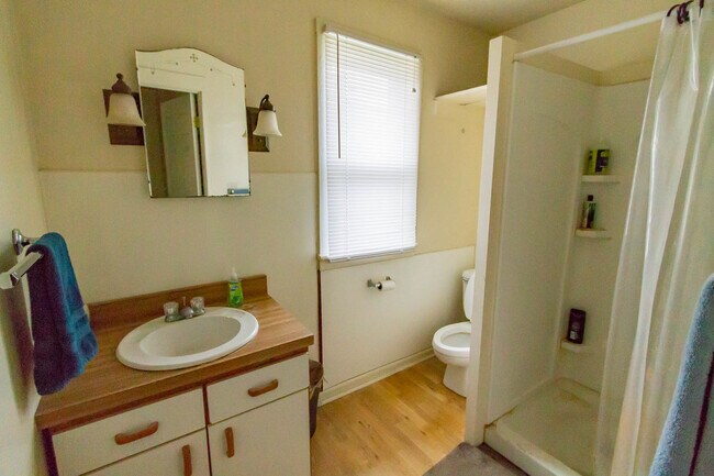 Building Photo - 1900 W Jackson St