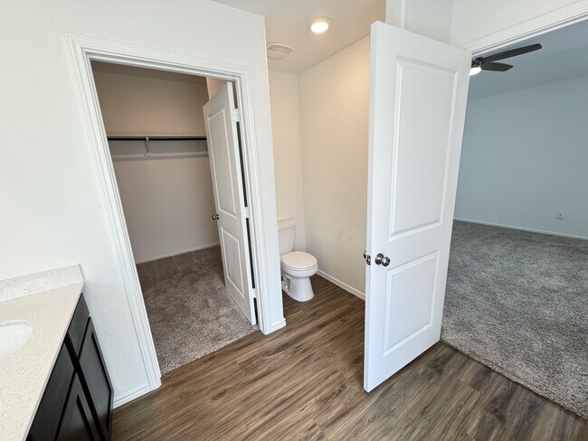 Building Photo - 237 Escondido Cir