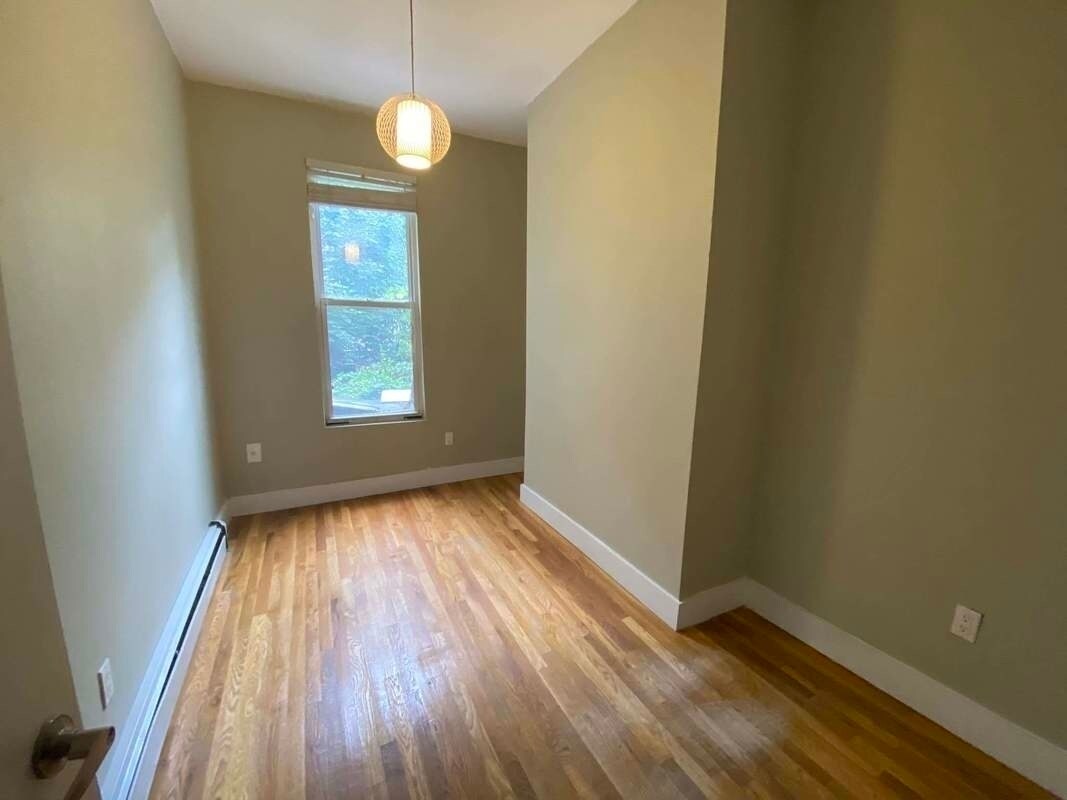 Building Photo - 43 Weirfield St