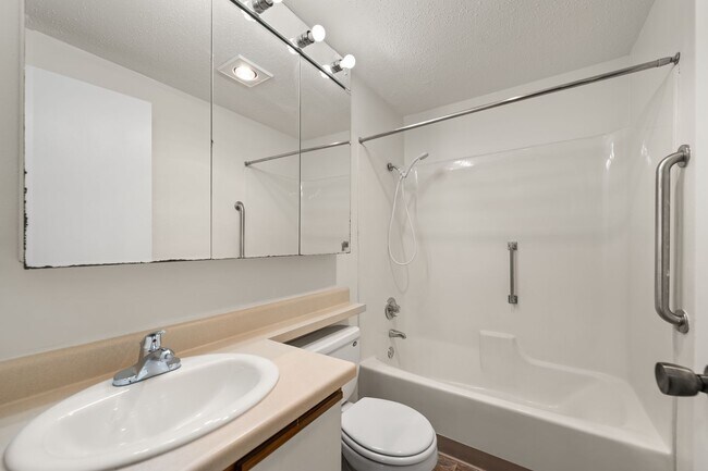 Interior Photo - Briza