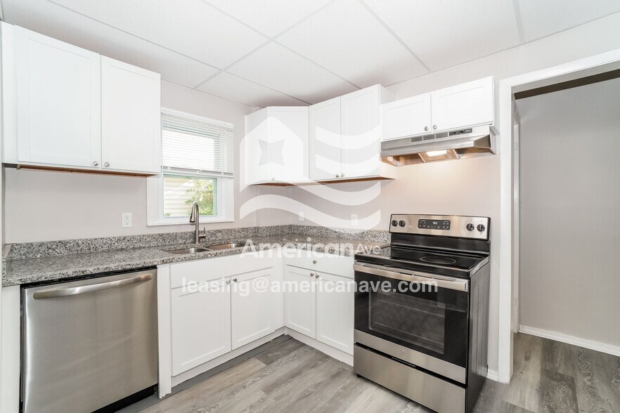 Building Photo - 384 Grace Ave