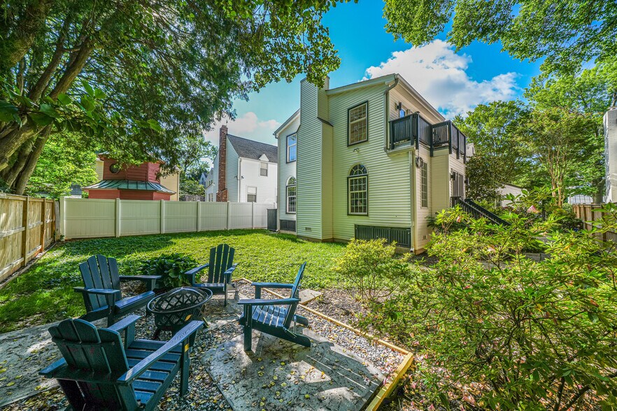 Building Photo - 4817 Chevy Chase Blvd