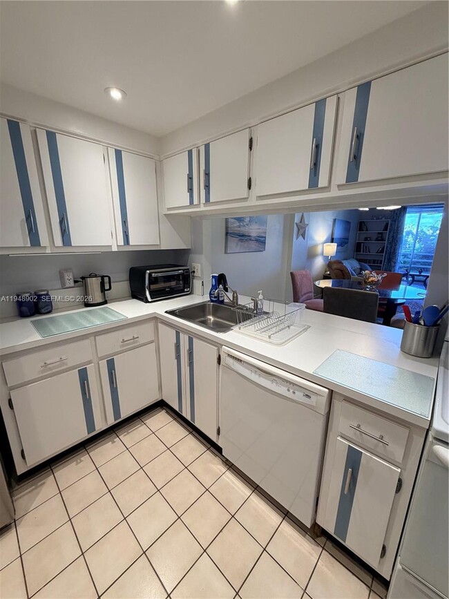 Building Photo - 501 E Dania Beach Blvd