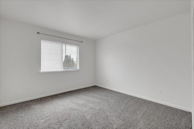 Building Photo - 566 Del Mar Cir