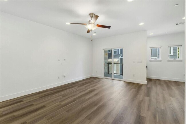 Building Photo - 7205 Bassett Ct