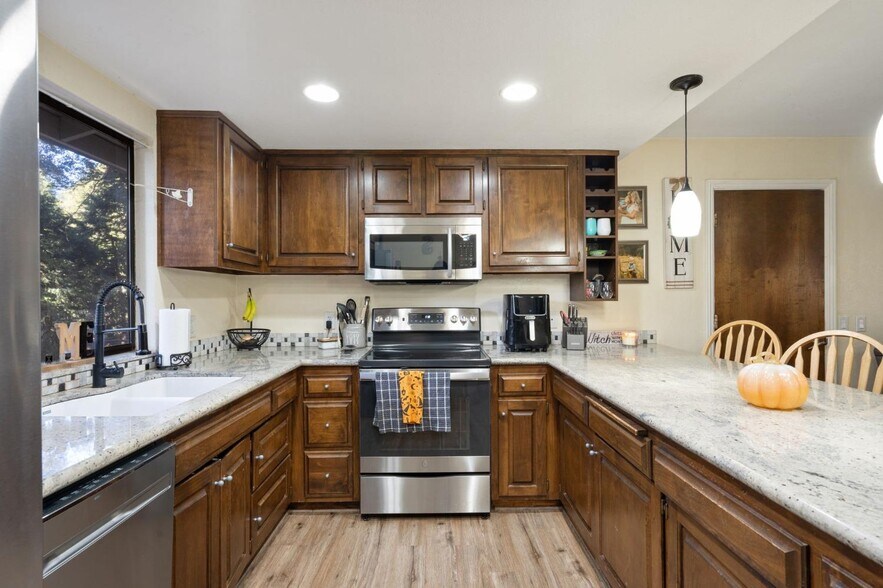 Building Photo - 2752 Douglas Fir Dr