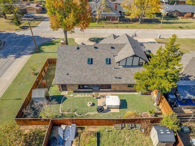 Building Photo - Fully Furnished Short Term Rental